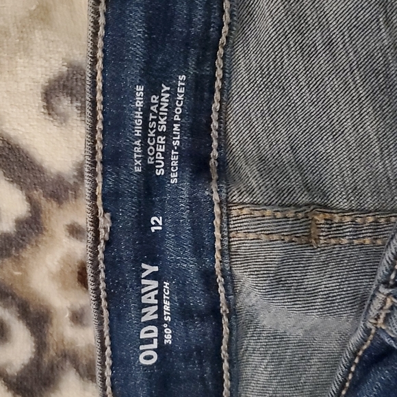 Old Navy High-Rise Skinny Jeans - Picture 4 of 4